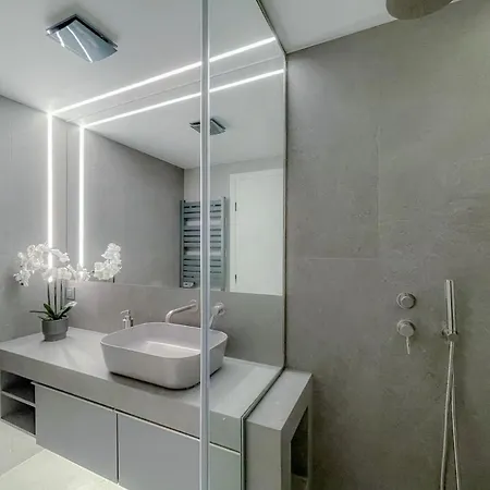 El Luxury Apartment